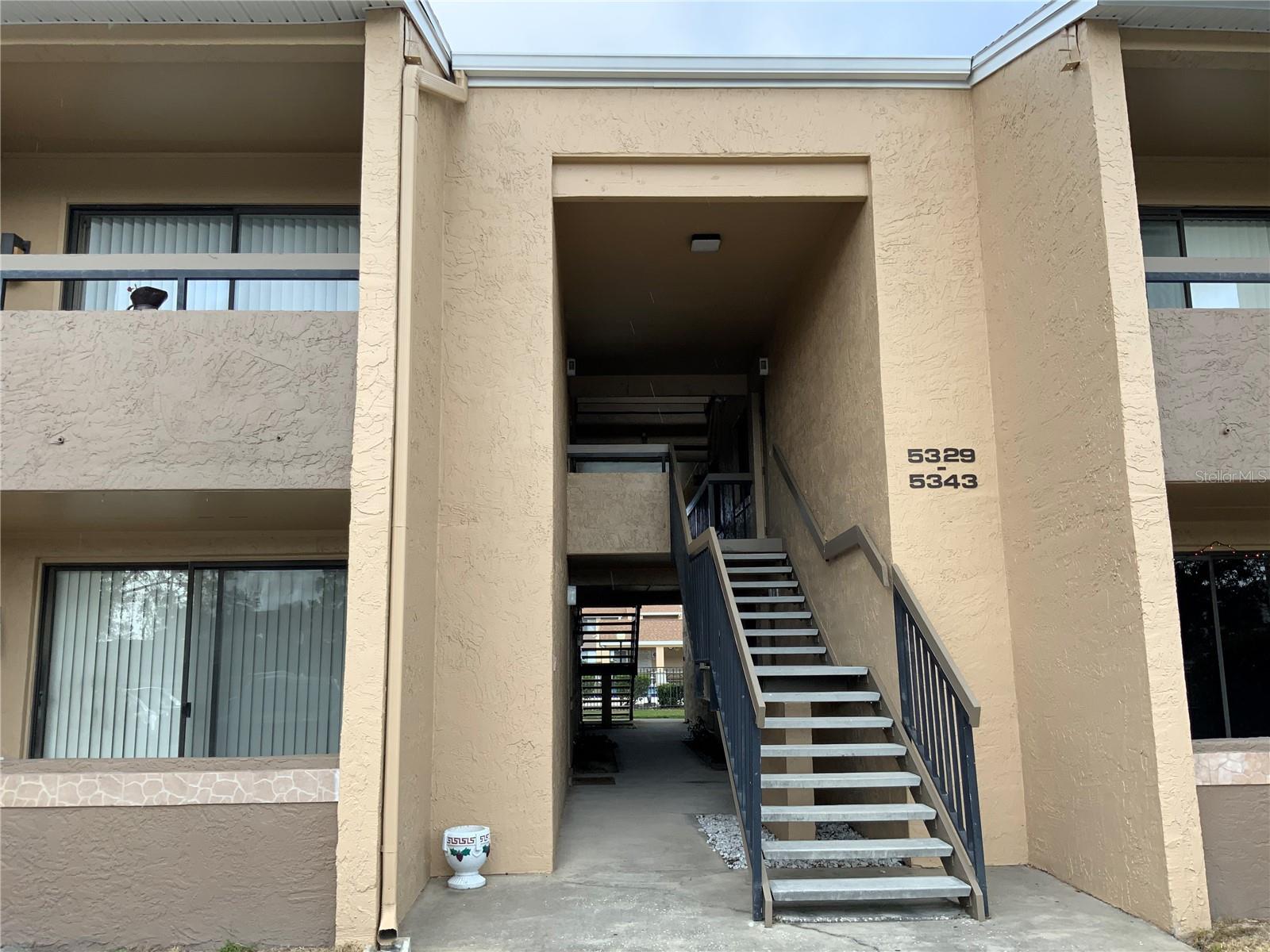 5333 Vineland Road unit 101